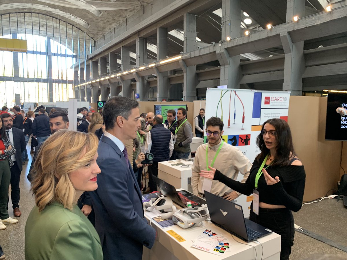 CIFP JL Garci (@cifpgarci) on Twitter photo El Presidente de Gobierno y la Ministra de Educación visitan el Stand del Sector Audiovisual que compartimos con nuestros compañeros de Excelencia del <a href="/Iesmarxadella/">IES Marxadella</a> y el <a href="/cifpcesarm/">CIFP César Manrique</a> El Presidente de Gobierno y la Ministra de Educación visitan el Stand del Sector Audiovisual que compartimos con nuestros compañeros de Excelencia del <a href="/Iesmarxadella/">IES Marxadella</a> y el <a href="/cifpcesarm/">CIFP César Manrique</a>