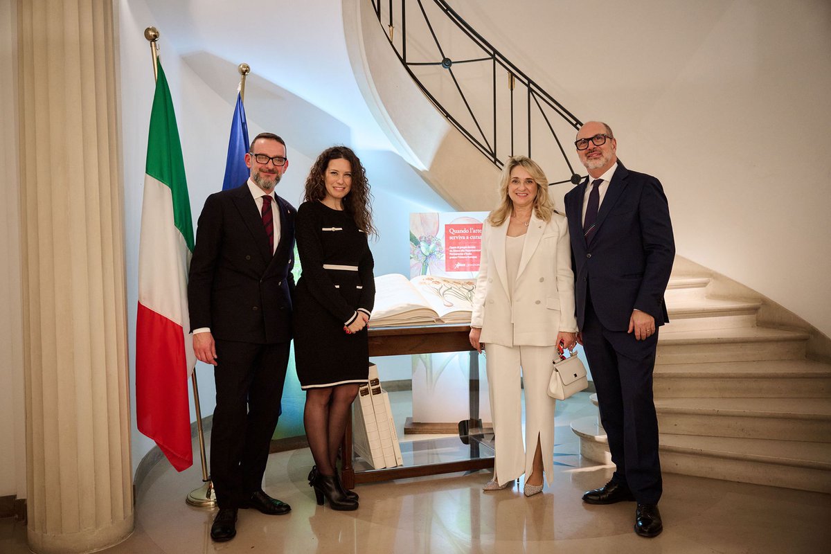 ItalyinEU's tweet photo. 🇮🇹🇪🇺| Un grande ringraziamento per l’ampia partecipazione all’evento “Quando l’arte serviva a curare” ospitato dall’Amb. Verrecchia e per la donazione a @ItalyinEU di bellissime riproduzioni di erbari antichi 🪴 di @AbocaIT #OneHealth https://t.co/nBgWU3lPca