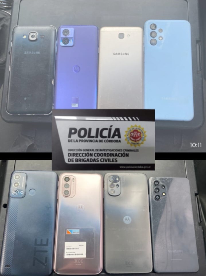 PoliciaCbaOf's tweet image. 📍 Bº Villa Inés y Bº Campo de la Ribera | Tras #allanamiento, cuatro personas fueron detenidas por supuesta autoría del delito abuso de armas y amenazas calificadas.  

🚔 Los #procedimientos se realizaron a raíz de una denuncia efectuada por un vecino, quien habría recibido…