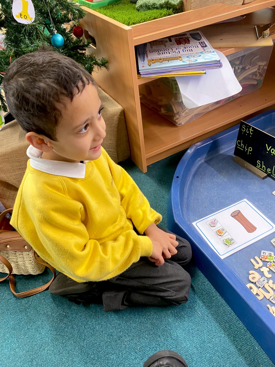 GreenClassBPEF's tweet photo. Green class have been extremely busy this week! We are applying our phonics to many activities and enjoying our festive post office🎄📮 https://t.co/N7VXMS3IT7