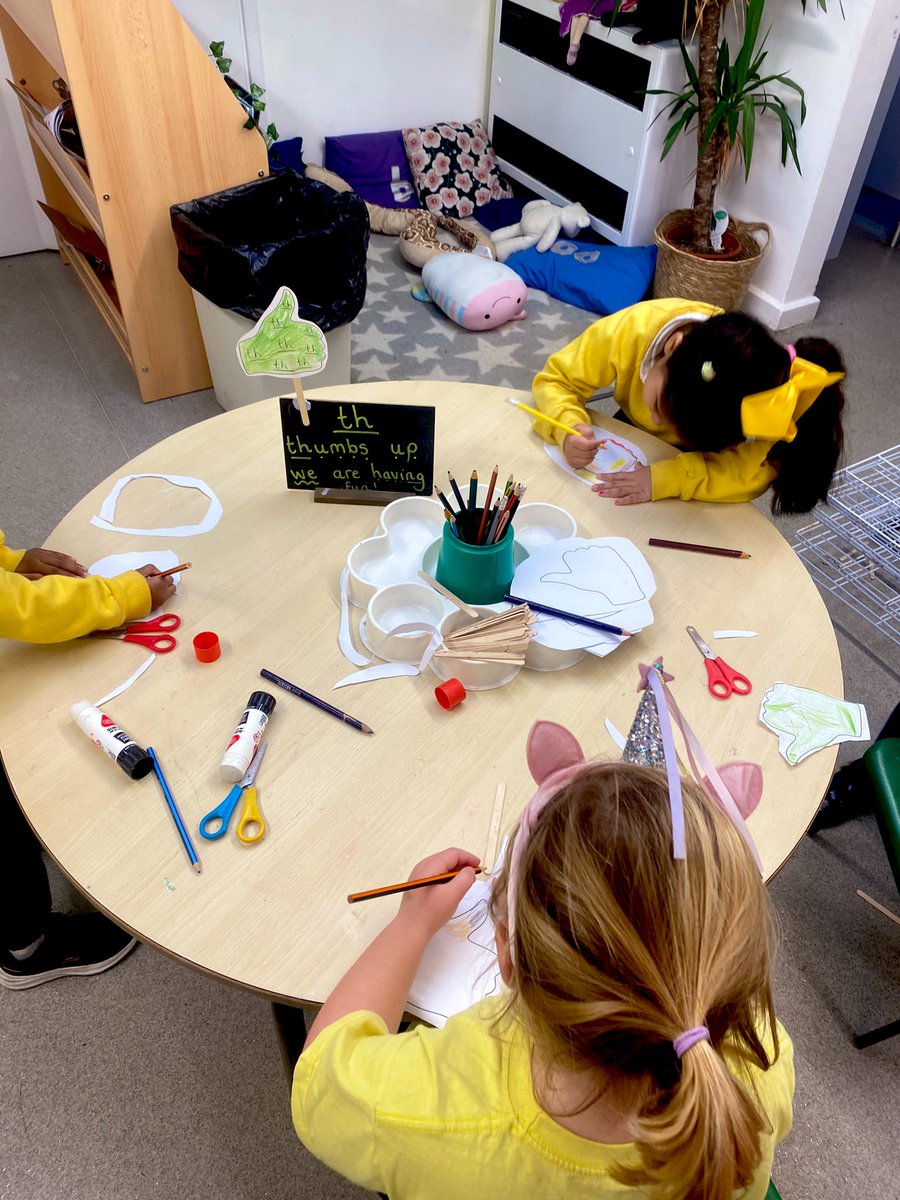GreenClassBPEF's tweet photo. Green class have been extremely busy this week! We are applying our phonics to many activities and enjoying our festive post office🎄📮 https://t.co/N7VXMS3IT7