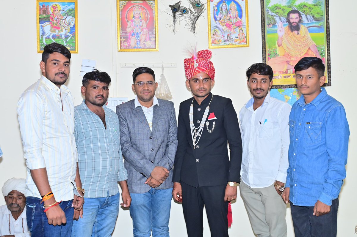 NarpatRajBarmer's tweet photo. पायला कलां पंचायत समिति के ग्राम पंचायत कोशलू में गत सप्ताह श्री घमाराम सुपुत्र श्री टिकूराम जी कालीराणा के सुपुत्र मित्र ज़ोगाराम जी प्रयोगशाला सहायक के विवाह समारोह में शामिल हुआ!
#Koshlu #PaylaKala https://t.co/SQ7UN1Vkzm