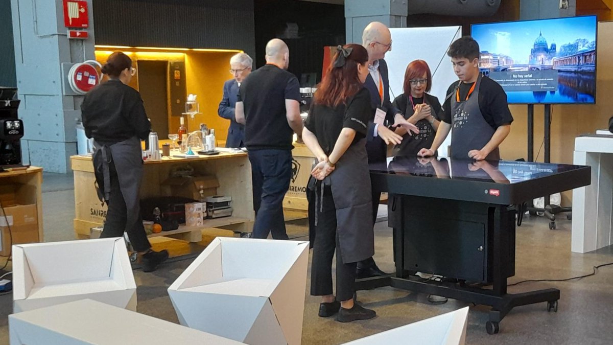 DigaliX's tweet image. Hoy en @LaNaveMadrid junto a @CarlosOrozaCIFP en el evento #YoSoyFP 🚀con las soluciones #XTable &amp;amp; #Simmersive del Aula de Catas. 

#aulainteractiva #futurofp #AlianzaxlaFP