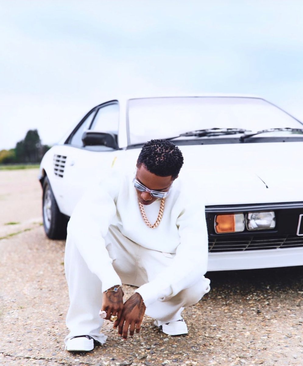 MachalaDoctor's tweet image. Omo me and this 30bg guy dey argue , him say this picture no fit get 300 reposts, Wizkid FC abeg no disappoint, do your thing ❤️🦅