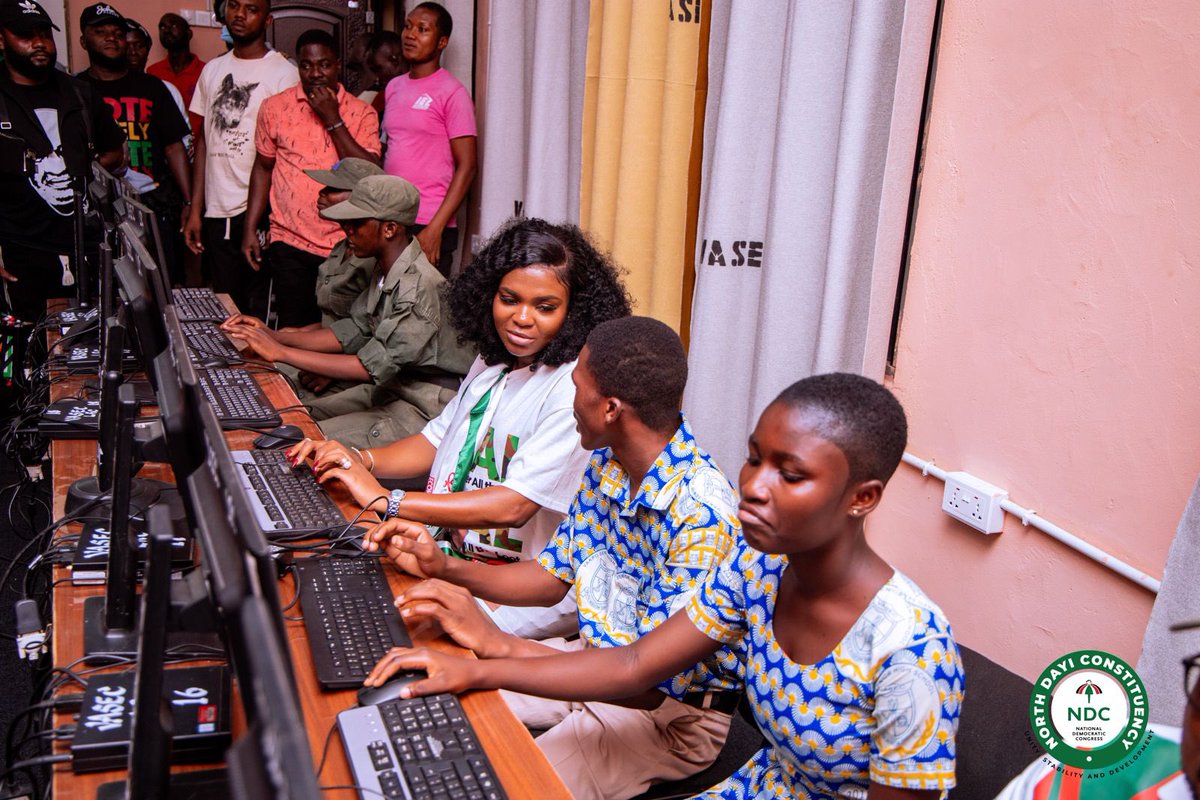 HonJoycelynT's tweet photo. I commissioned a well-equipped Learning Resource Center for Vakpo SHS.* 

 The ceremony, held on Tuesday, was beautifully graced by the Student Cadet Corps parade display in her honor.

#NorthDayi #HonJoycelynTetteh #JohnMahama #24HourEconomy https://t.co/qlGBoM6Kpk