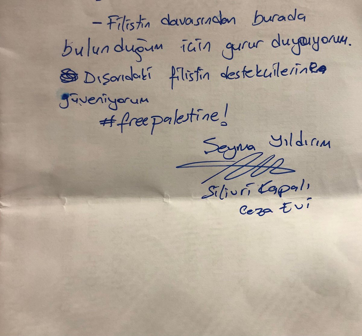 AGDSalihTURHAN's tweet photo. "Asımın nesli diyordum ya nesilmiş gerçek;
işte çiğnetmedi namusunu  çiğnetmeyecek"

Emre ve Şeyma kardeşlerimiz, bütün diğer arkadaşlarıyla beraber Kudüs ve Filistin sevdalısı bir nesil yetiştiğinin müjdesini veriyor.

Bizler her zaman müslümanların izzeti için mücadele eden tüm Kudüs sevdalılarının yanında olacağız.