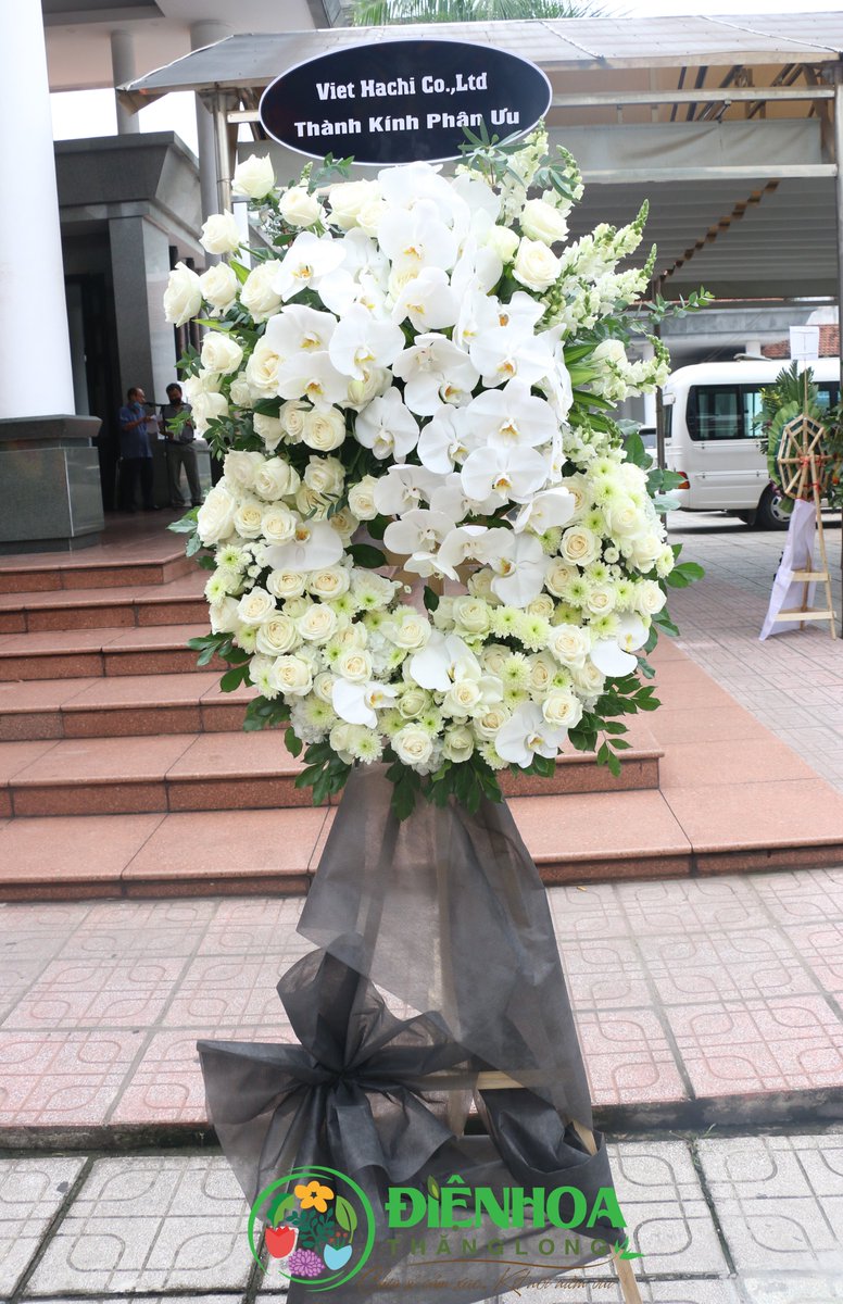 DHTHANGLONG's tweet photo. Vòng hoa chia buồn màu trắng
https://t.co/vS2o9FzLwa
#dienhoathanglong #hoatuoihanoi #dienhoahanoi #hoatuoihaibatrung #hoachiabuon #hoatangle #hoadamma #hoaviengdamtang #hoachiabuonmautrang #hoatanglemautrang #langhoadamma #langhoamautrang #vonghoatangle #vonghoamautrang https://t.co/CPnKcZwZtQ