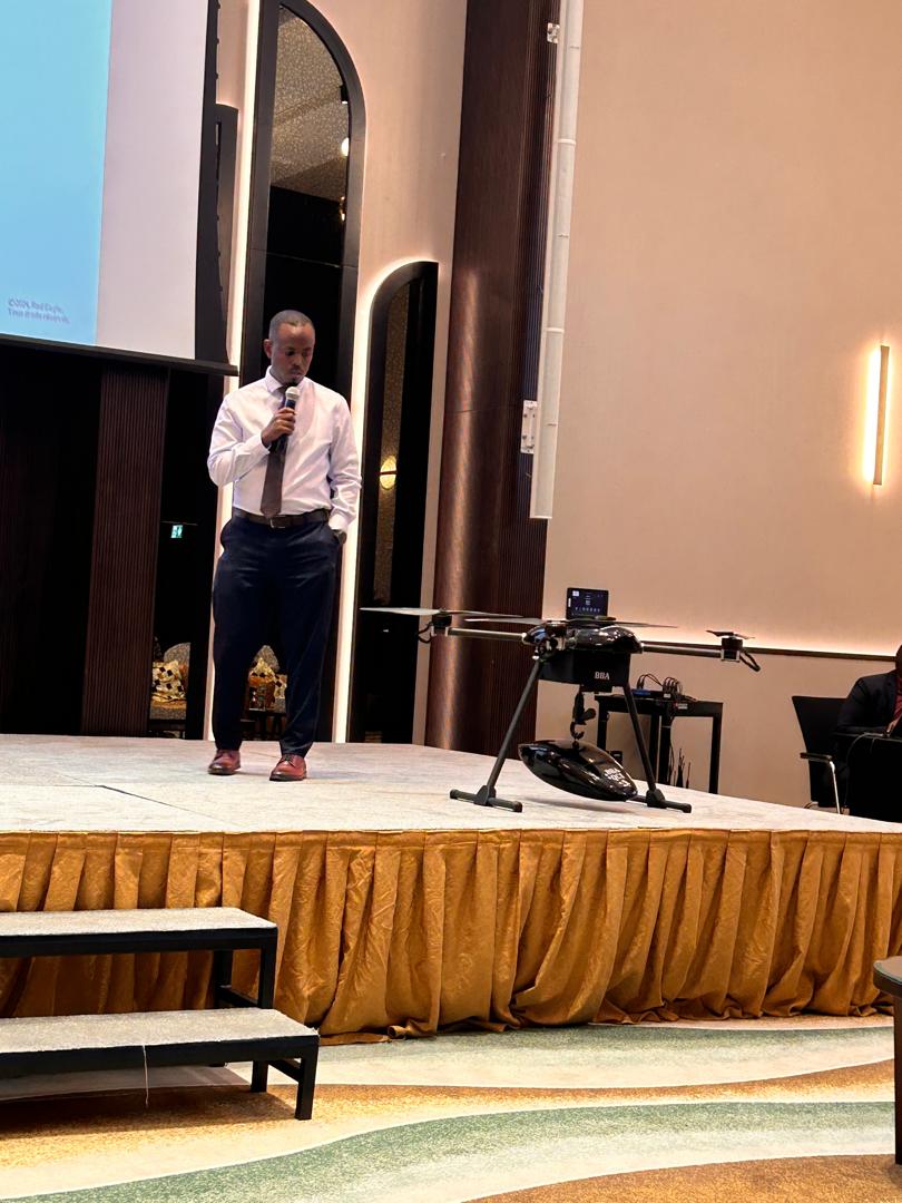 abdoawad85's tweet photo. L’événement du 25 novembre 2024 à l’hôtel Ayla a marqué le lancement officiel de Red Eagles à Djibouti. En partenariat avec le CHU, le CLE, et le Ministère de l’Innovation, une démonstration de livraison médicale par drone et la signature d’un contrat avec notre partenaire Turc. https://t.co/oa2nHtcd4P