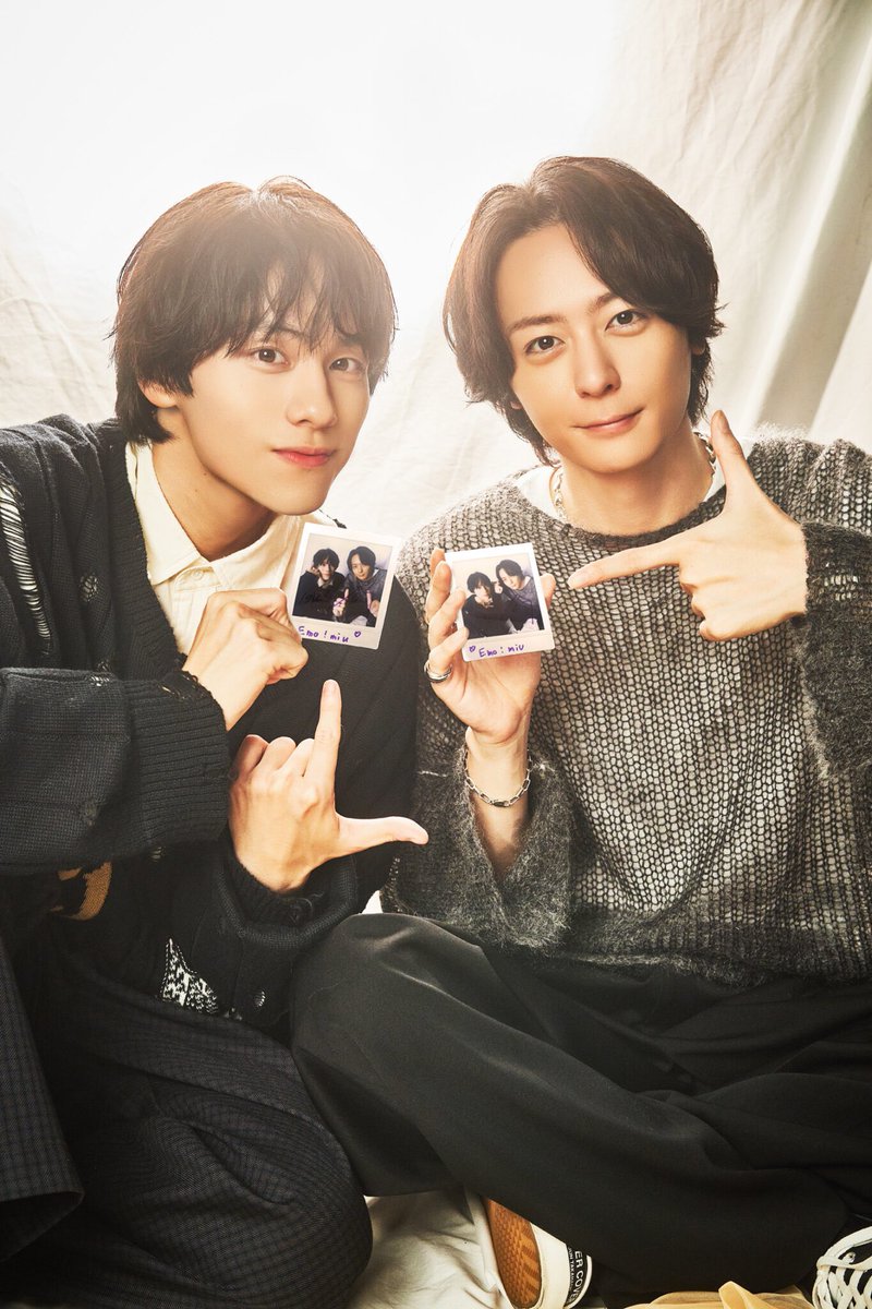Emo_miu's tweet photo. ＼✨フォロー&amp;RPプレゼント✨ ／
#山下幸輝×#犬飼貴丈 インタビュー記念！直筆サイン入りチェキを【2名様】に📸💜
@tx_doramanext @qpitdef
#私の町の千葉くんは #Emomiu

応募方法は
①@Emo_miuフォロー
②この投稿と上の投稿をリポスト
〆切／12月27日
 
⏬詳細は
����https://t.co/63Lc5sL24w https://t.co/M12zIkHWxt