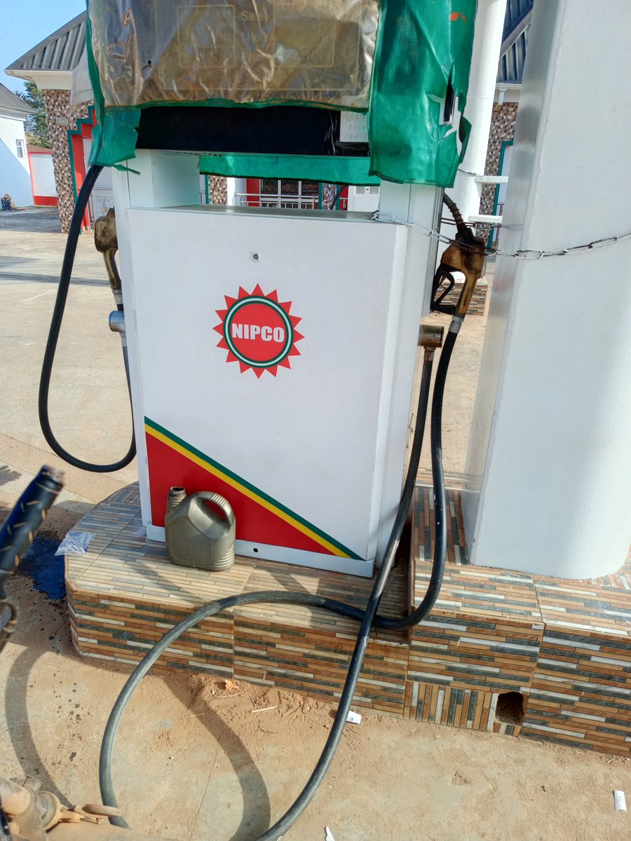 itzkingAY's tweet photo. @vanguardngrnews @nipcoplc in akure branch they are collecting transfers charges worth of ₦150 from customer buying fuel which d fuel cost to buy for d citizen how can we been buying fuel at rest of ₦1070 and u people we being forcing people to paid charging that worth ₦150 in any transaction https://t.co/bISwwzBq3v