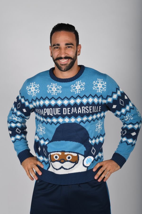 CMFootball_'s tweet photo. Vous savez où je peux trouver un pull de Noël OM ? Genre celui là ? https://t.co/SNZuo8cwmy