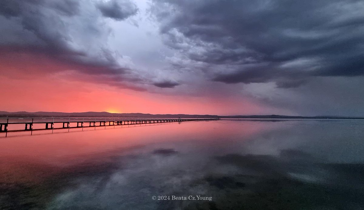 Vivystravels's tweet photo. Stormy Sunset at Long Jetty 

📸 @bea___young 

#sunset #bridge #jetty #nature #tuggerahlake #lake #longjetty #visit #centralcoastnsw https://t.co/fjuzUyLNeN