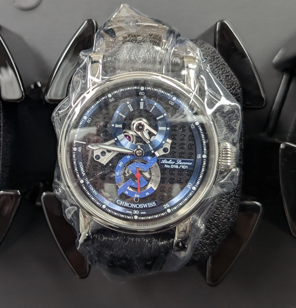 COMSA時計（120万円相当）が当選してた！
入札キャンペーンの当選通知メッセージに2週間以上気づかずに放置しちゃってたけどちゃんと対応してくれたCOMSA運営に感謝！
当選＆親切な対応ありがとうございました。

そしてCOMSA時計、普通にかっこいいんだよな～