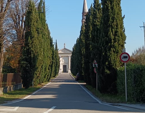 MarcosRefinski's tweet photo. @Sir_RidleyScott I noticed that in the movie Gladiator Part One, you did a montage in Maximus' house, why didn't you use this street here in Lancenigo located in Treviso? It would save editing and montage, it was already ready🤣#gladiator #Gladiator2 #lancenigo #treviso #villorba https://t.co/eeSdfEJCuH