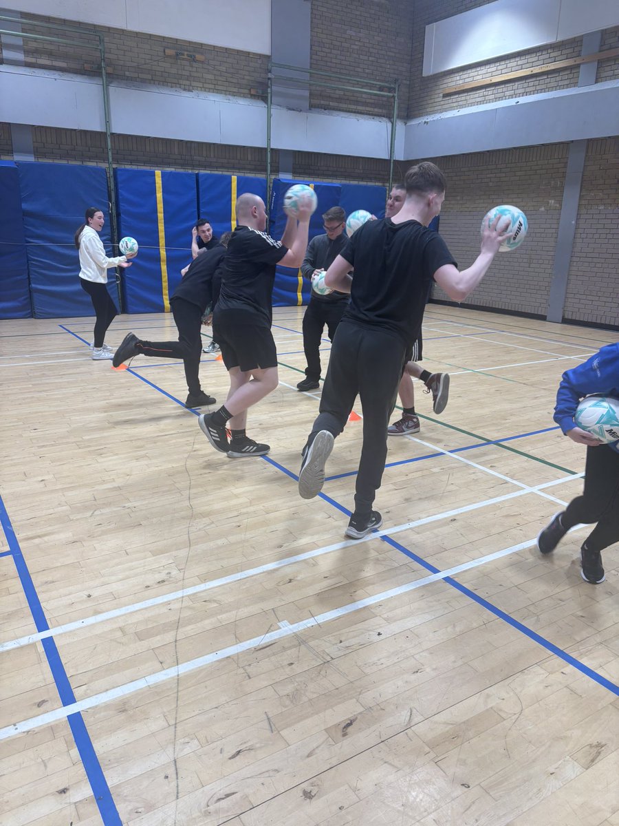 Active Schs Invy tweet media