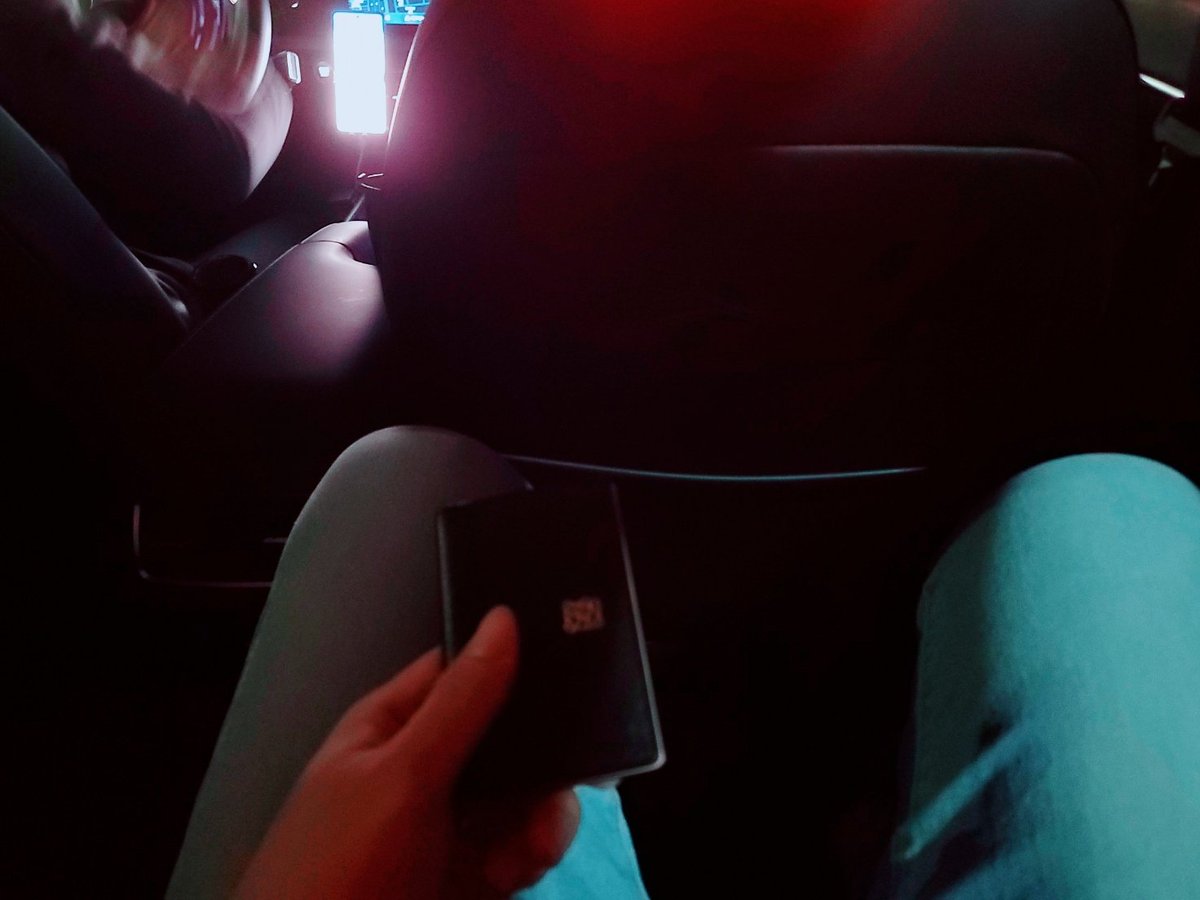 Kongbunga's tweet photo. 살면서 처음먹어보는 두찜을 이세돌과 함께!!

주변에 매장 2개 있었는데 전부 주문실패&amp;품절이여서 이대로 못얻나 했지만, 6.5km거리에 재고확인!!
바로 택시 타고 빠르게 다녀와서 무사히 찜닭과 굿즈 둘다 얻을 수 있었다..!
한번에 6만원이 순삭 되었지만 너무 행복해따 :D

#이세계아이돌 #두찜 https://t.co/sm4fWdza65