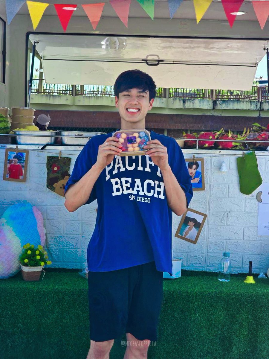 Neobaseofficial's tweet photo. ได้ฤกษ์ยามงามดีปิดตัวส่ง Food ส่งท้ายกองซีรีส์ #MyGoldenBlood ของเด็กแสบ นีโอ ตรัย ได้แบบสุดยิ่งใหญ่ จัดหนัก จัดเต็ม ทั้งเนื้อย่าง เครื่องดื่ม ผลไม้ ของหวาน ได้อย่างอร่อย ให้กับเด็กแสบและพี่ๆ ทีมงาน ทีมนักแสดงในกองซีรีส์ ให้มีพลังงานในการถ่ายทำ 🙌🏻

ขอขอบคุณสปอนเซอร์หลักสำหรับการ Support เมนูทรัคในนาม #หนูน้อยของเทพตรัย ในครั้งนี้ด้วยนะคะ 💕

LOVE U : @pary0610 @dearneomark 🙇🏼‍♀️

#MyGoldenBlood #กระติ๊บข้าวของนีโอ #neo_neos