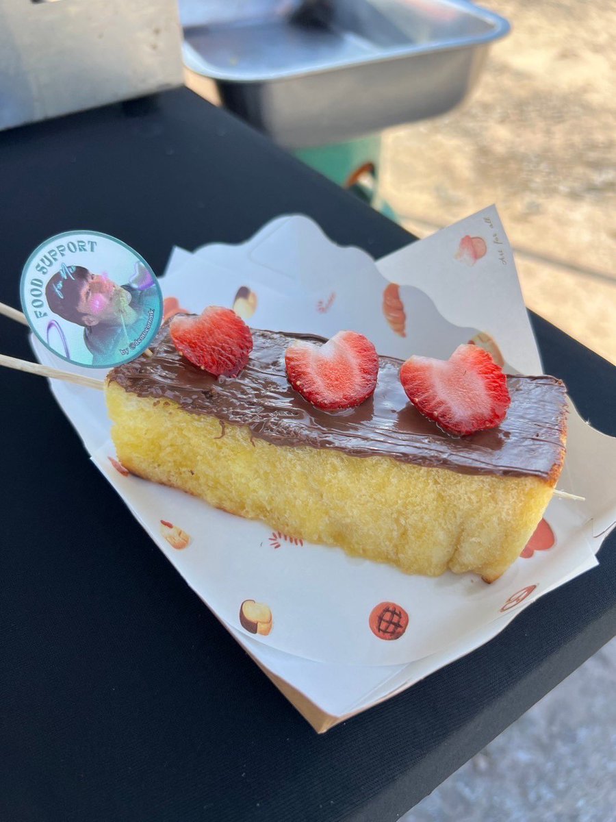 Food Truck Support for our <a href="/Nneo_neos/">neo_neos</a>  🚚

Hope your success is as sweet as today's dessert 🍰

Thank you <a href="/katipkhaoofNeo/">🍚🥒กระติ๊บข้าวของนีโอ🥒🍚</a> for helping us with this 💗

#neo_neos