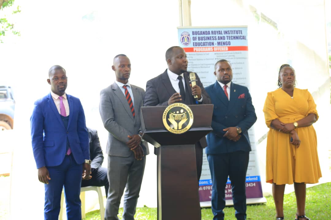 SuubiLyaBuganda's tweet photo. On Friday November 29, a group of young professionals from Buganda met with @cpmayiga at Bulange, Mmengo. There has been a lack of link or formal working relationship between the young professionals and @BugandaOfficial for development goals. https://t.co/UjLQcdgLVf