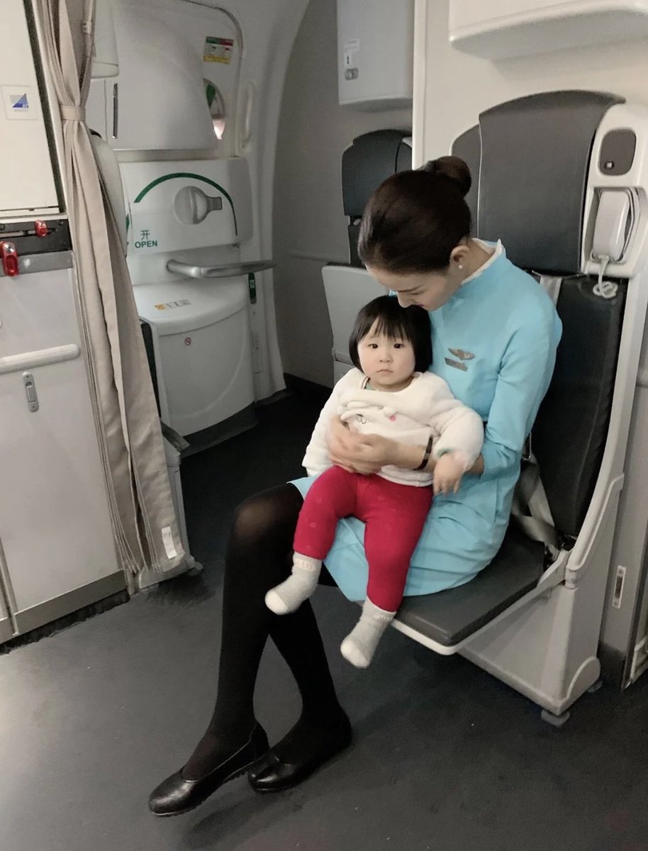 anqi992's tweet photo. 不要犹豫了，胆子大点，眼前的我就到你怀里了。#空姐 https://t.co/QdyStRaaw6