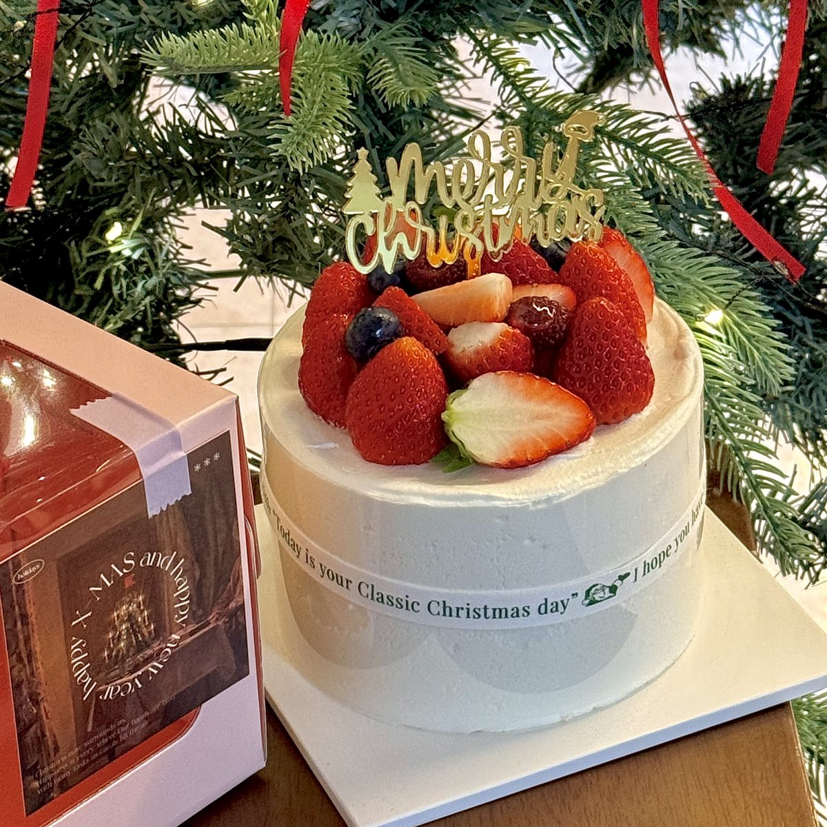 _cafe_163's tweet photo. 🎄크리스마스 케이크 예약 🎄

픽업 날짜 : 12/21(토) ~ 12/25(수)
픽업시간 : 12:00 ~ 21:00
선착순으로 곰돌이산타초를 드립니다(색 랜덤)

크리스마스 케이크는 100% 예약제입니다.
예약 후 취소가 불가하니 신중히 예약 부탁드립니다.

https://t.co/hbFox0Z8bn https://t.co/lqnFLIMu63