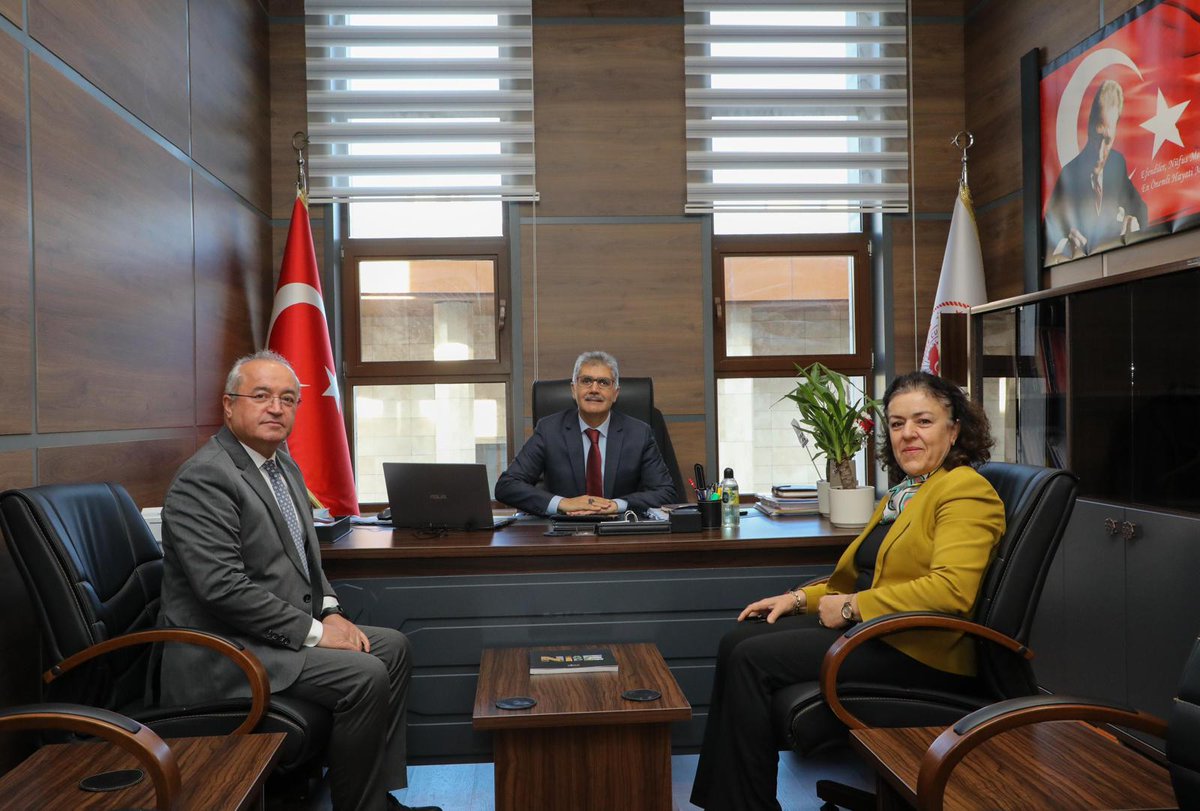 Niğde İl Nüfus ve Vatandaşlık Müdürlüğü (@nigdenufus) on Twitter photo Sayın Valimiz Cahit ÇELİK, Ankara Haymana İlçe Nüfus Müdürlüğü görevinden, Niğde İl Nüfus ve Vatandaşlık görevine atanan Müdürümüz Sayın Fahri TANRIVERDİ'ye hayırlı olsun ziyaretinde bulundular.
Saygılarımızı arz ederiz.
<a href="/itasyapan/">İbrahim Taşyapan</a>
<a href="/NigdeValiligi/">T.C. Niğde Valiliği</a>
<a href="/FahriTanrverdi1/">Fahri Tanrıverdi</a>
<a href="/ayseyavuz__/">Ayşe YAVUZ</a> Sayın Valimiz Cahit ÇELİK, Ankara Haymana İlçe Nüfus Müdürlüğü görevinden, Niğde İl Nüfus ve Vatandaşlık görevine atanan Müdürümüz Sayın Fahri TANRIVERDİ'ye hayırlı olsun ziyaretinde bulundular.
Saygılarımızı arz ederiz.
<a href="/itasyapan/">İbrahim Taşyapan</a>
<a href="/NigdeValiligi/">T.C. Niğde Valiliği</a>
<a href="/FahriTanrverdi1/">Fahri Tanrıverdi</a>
<a href="/ayseyavuz__/">Ayşe YAVUZ</a>
