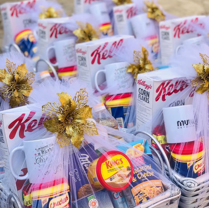 _Oluwanifemii's tweet photo. It’s the season of gifting and appreciating your loved ones 🎄🎄🎄

We have delightful and carefully curated hampers for you and your loved ones🎁

Location: Lagos state/ Nationwide delivery 🎁

Send us a dm to place your order>>>>

Note: The earlier you place your order, the lesser you pay for delivery. There is usually hike in price for the delivery fee when it’s getting close to Christmas. 

We can’t wait to take your orders 🎁🎁