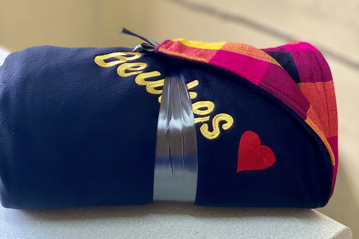 Kurlycheeks's tweet image. If you’re searching for gift ideas this holiday season, I’ve got a few suggestions that might catch your interest. Whether it’s stylish bags, cozy blankets, or even corporate gift options, there’s something for everyone!😊
