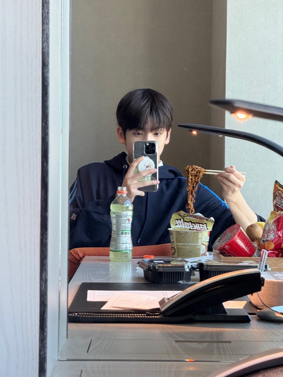 짜파게티 머금 ☺🍀

#8TURN #에잇턴 #エイトターン 
#해민 #HAEMIN #ヘミン