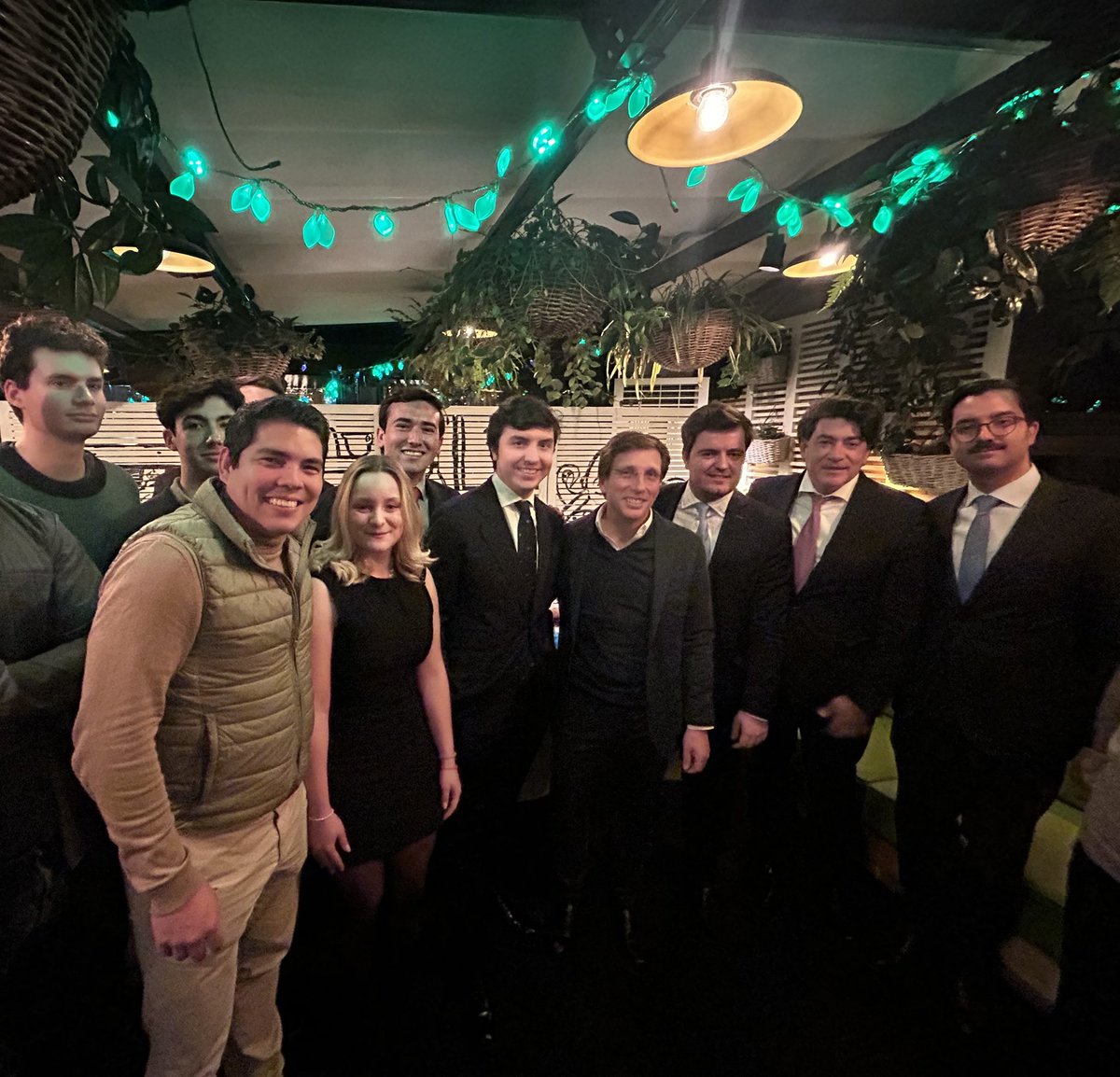 🎄Copa de Navidad <a href="/PPHortaleza/">Partido Popular de Hortaleza</a> 2024, con el alcalde <a href="/AlmeidaPP_/">José Luis Martínez-Almeida</a> 

¡Os deseamos una feliz Navidad un feliz y próspero 2025 a todos!

Seguiremos creciendo.