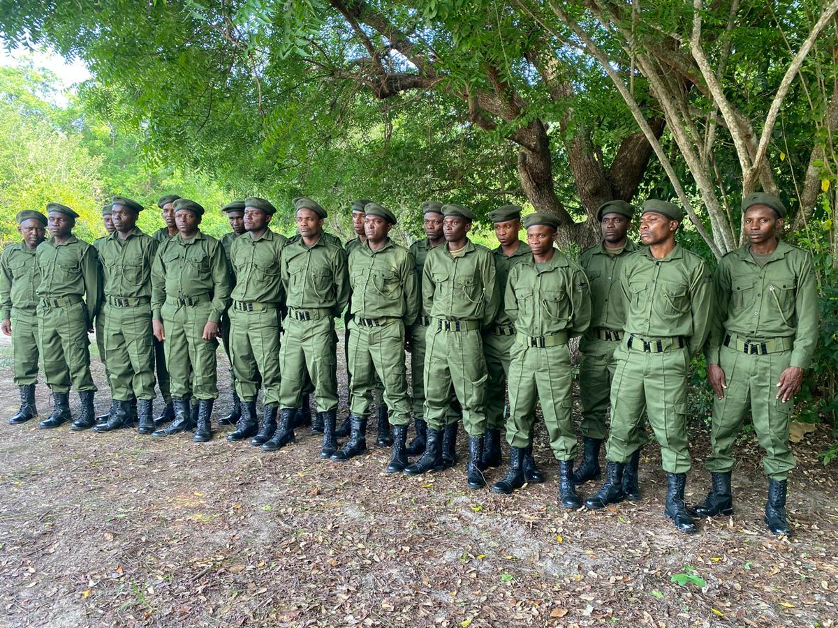 ArabukoSokoke's tweet photo. Thank you @ThinGreenLine_ for your generous support to arm our #foasf #communityscouts with new uniforms and gear. They patrol tirelessly to protect the Arabuko Sokoke Forest; moral has been boosted! We go strong for forest protection and wildlife crime mitigation and justice. https://t.co/abr5FE7EQ3