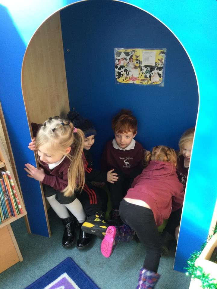 The Ladybirds from Werrington Community Primary School had a busy morning exploring the St. Mary’s Christmas Tree Festival.
They then enjoyed a walk up to the library to listen to festive stories. 🎄📚
