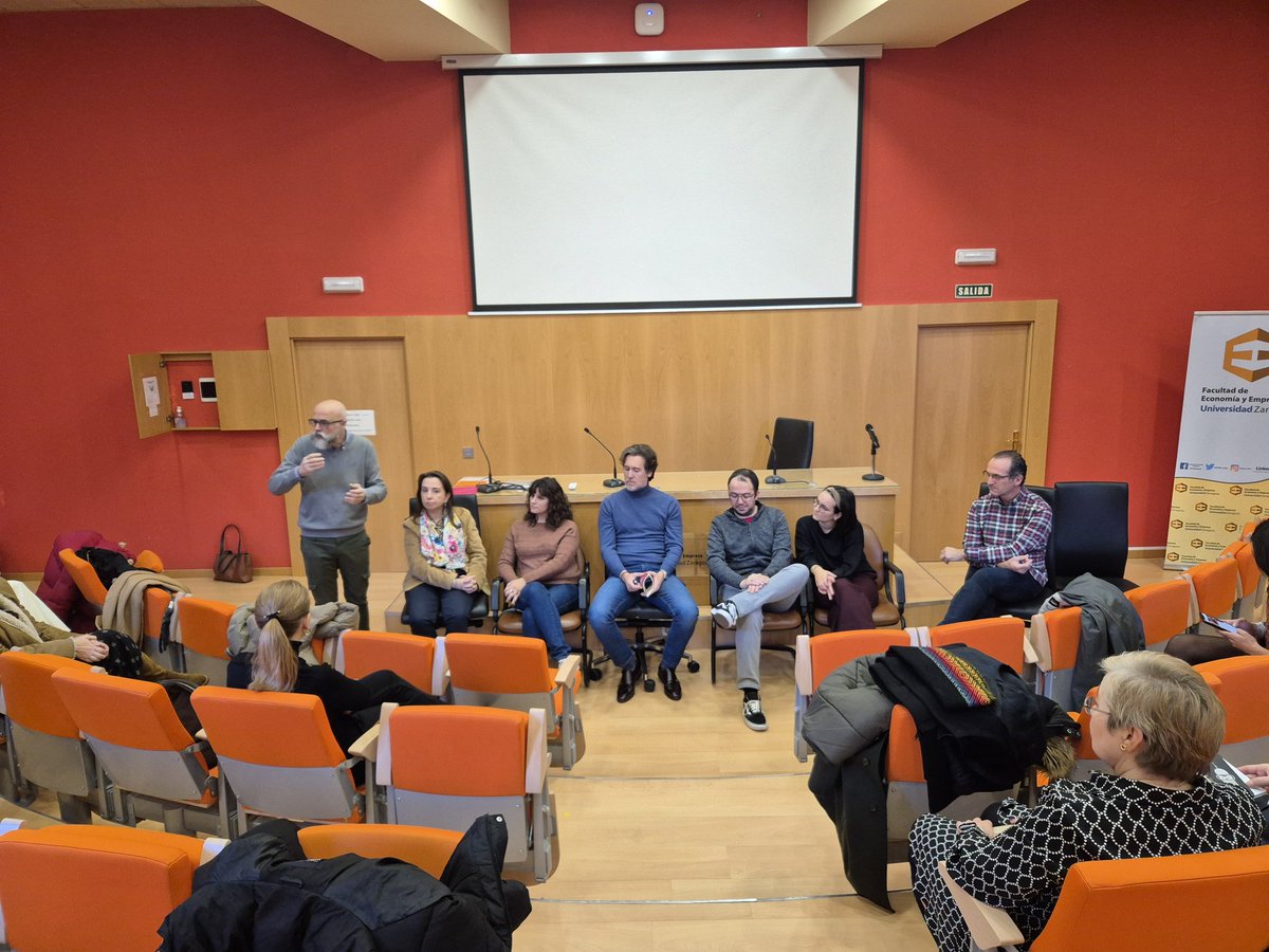 FundacionDfa's tweet photo. Participamos en las experiencias empresariales de contratación de personas con discapacidad en la Facultad de Economía y Empresa de la @unizar junto a @ouad_unizar @PlenaAragon @Fundacion_ONCE @aragusta2018 @juanroyoabenia 😊 https://t.co/XoPU6z3r0L