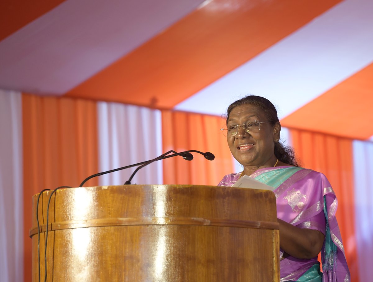 rashtrapatibhvn's tweet photo. President Droupadi Murmu graced the 75th anniversary celebration of Gopabandhu Ayurveda Mahavidyalaya at Puri, Odisha. The President urged students to do research on the untouched aspects of Ayurveda. She said that research would increase recognition of this ancient medical system across the world.