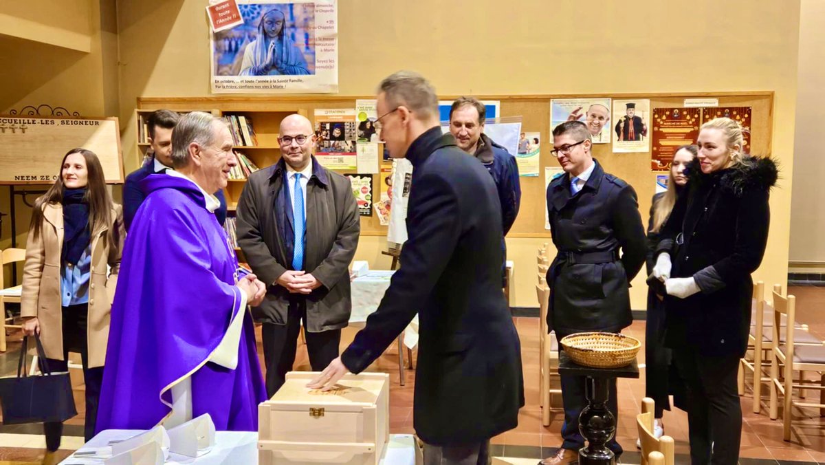 tamasivankovacs's tweet photo. #Rorate #Mass in #Brussels this morning with #MFAT Minister Péter #Szijjártó, members of the #Parliamentary #Prayer Group of #Hungary and the #Hungarian #Catholic #Community in the Église Sainte Famille. ✝️🇭🇺🇧🇪 #Advent #Avent @EduardHabsburg @NATOHungary https://t.co/4tdLvsXpIw