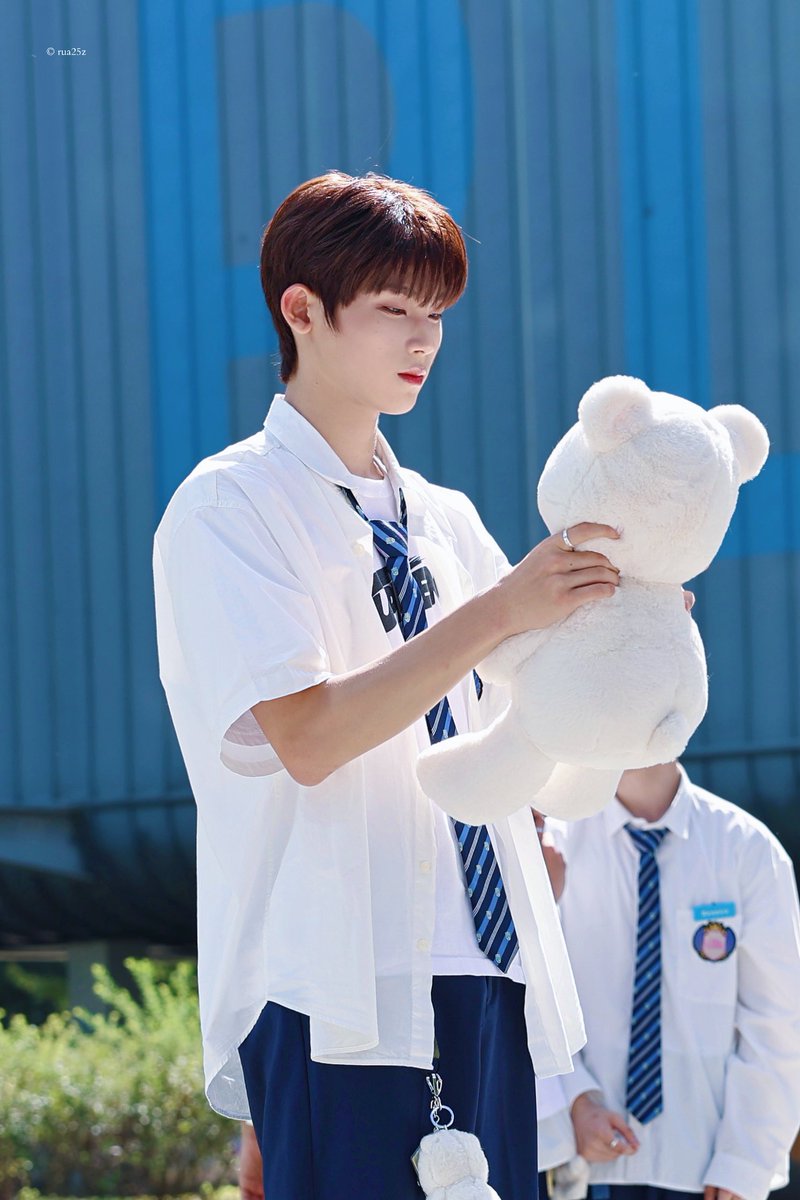 rua25z's tweet photo. 241003 엠카 미니팬미팅

더돌이 빤히... 보다 둥가둥가 해주는

#더윈드 #최한빈 https://t.co/ztFRpYkwDm