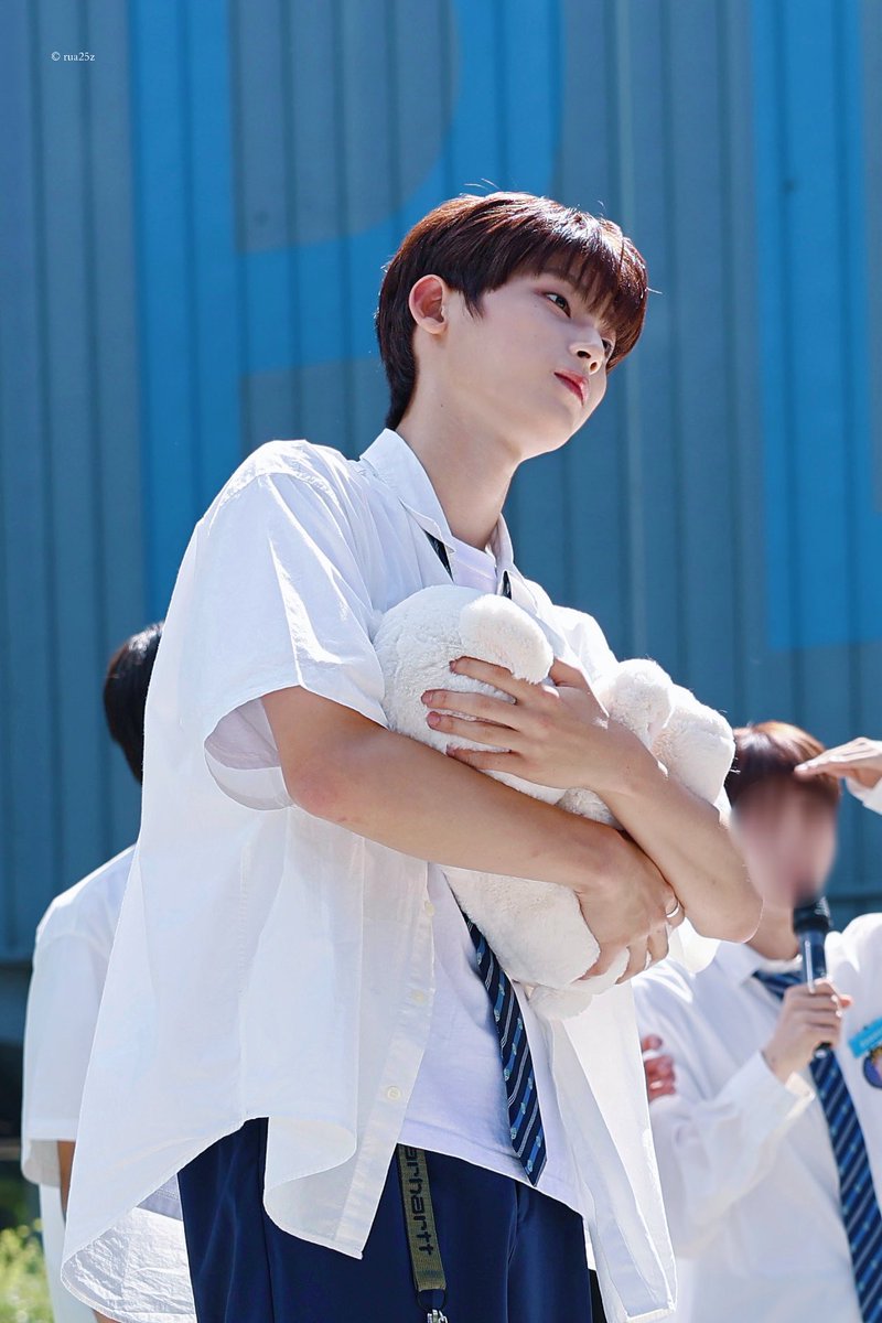 rua25z's tweet photo. 241003 엠카 미니팬미팅

더돌이 빤히... 보다 둥가둥가 해주는

#더윈드 #최한빈 https://t.co/ztFRpYkwDm
