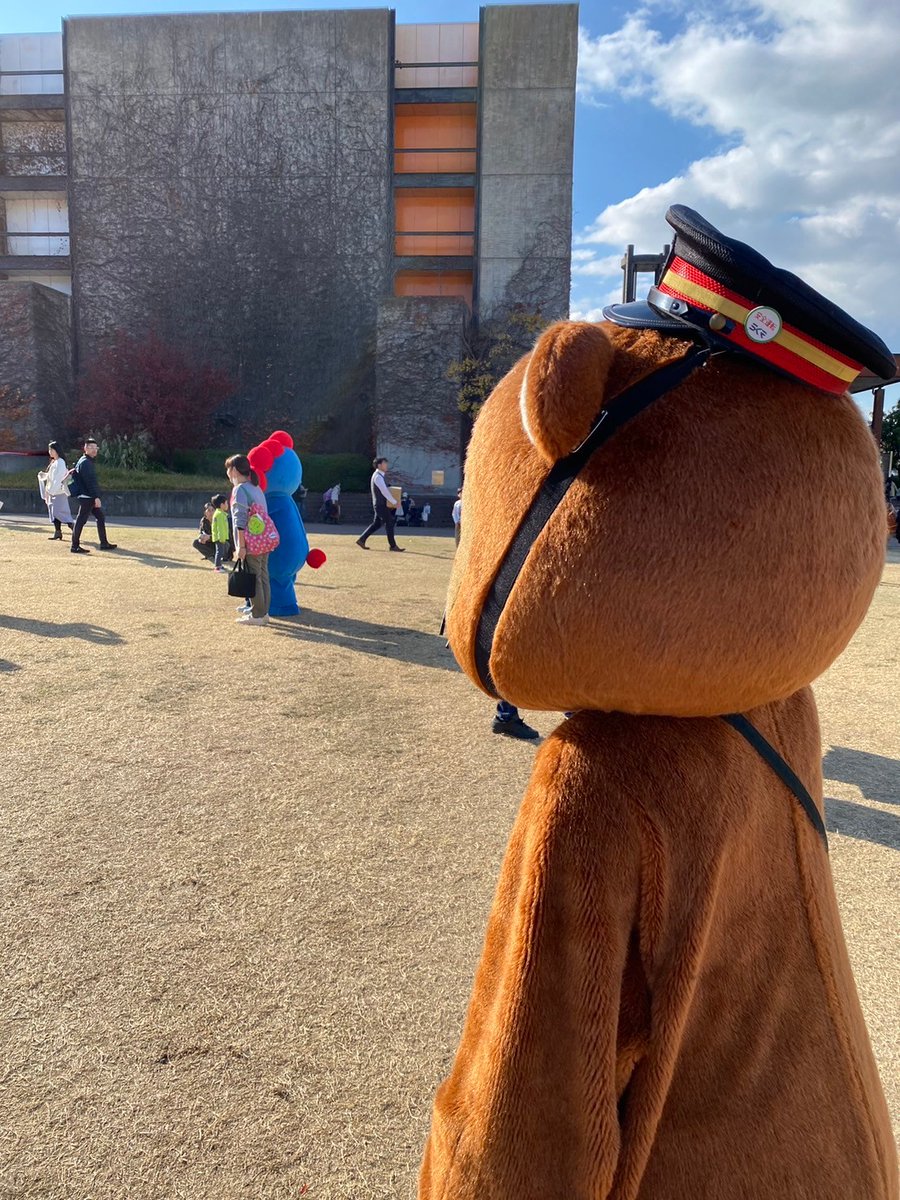 万博鉄道まつりで出会ったミャクミャクさん👀

お母さん手作りのミャクミャクコスチュームを着た可愛い少年😆
ポン山さん、後ろを陣取っては…モグモグしてたね🤤

モノレール号で写真も撮らせてもらってありがとうございました🙇

それにしてもミャクミャクさんの写真列すごかったね。
ポン山さん0😂