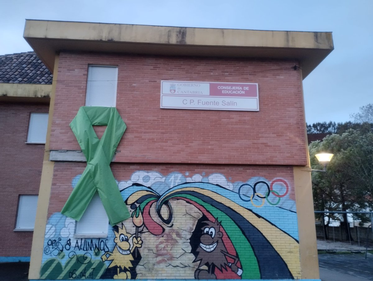 feccoocantabria's tweet photo. 💚Que bonitos están los centros educativos cuando luchan.

#EsAhora #EncierroDocente https://t.co/8YHkWl4isU