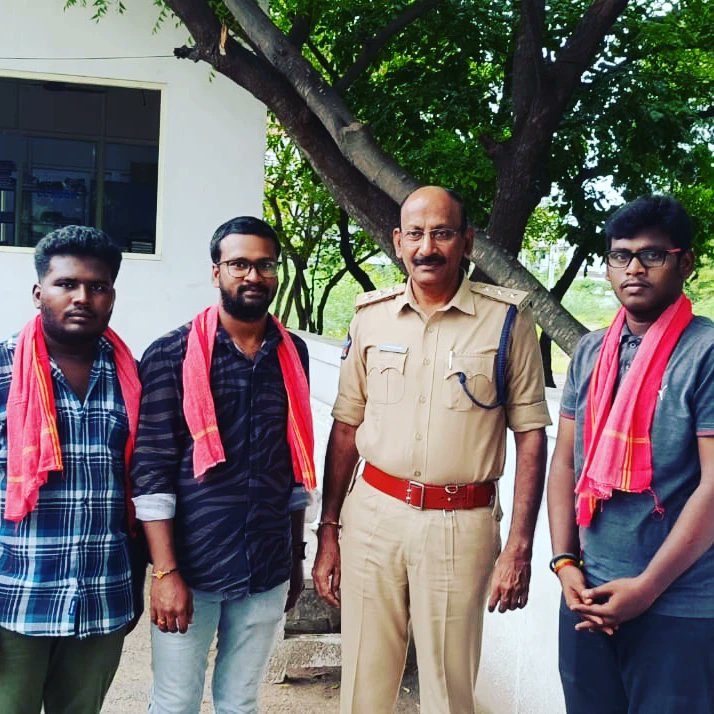 KiranSanagala's tweet photo. పవన్ కళ్యాణ్ గారి ఆదేశాలు మేరకు మొక్కలు నాటే ప్రోగ్రామ్ లో ప్రకాశంజిల్లా ఒంగోలులోని #DSPoffice #2 Townpolicestation #RDOoffice #collecteroffice లో మొక్కలు నాటగా @DSP గారు మరియు @2town సిఐ గారు చాల అందంగా ఆహ్వానించి సహకరించారు @PawanKalyan
#Mahayuti #BJP4Maharashtra #MaharashtraCM https://t.co/jAgIltAJtu