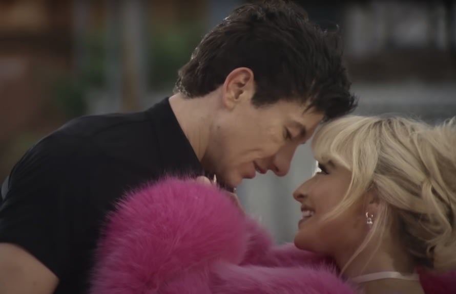 #SabrinaCarpenter
#BarryKeoghan

💔RUPTURA💔

El actor ya no está en las 'good graces' de la cantante. 

<a href="/people/">People</a> anuncia que la pareja ha roto tras un año de relación y hay rumores de que Barry le habría sido infiel. Espero que no sea así porque sería muy dumb, pero poco poetic.