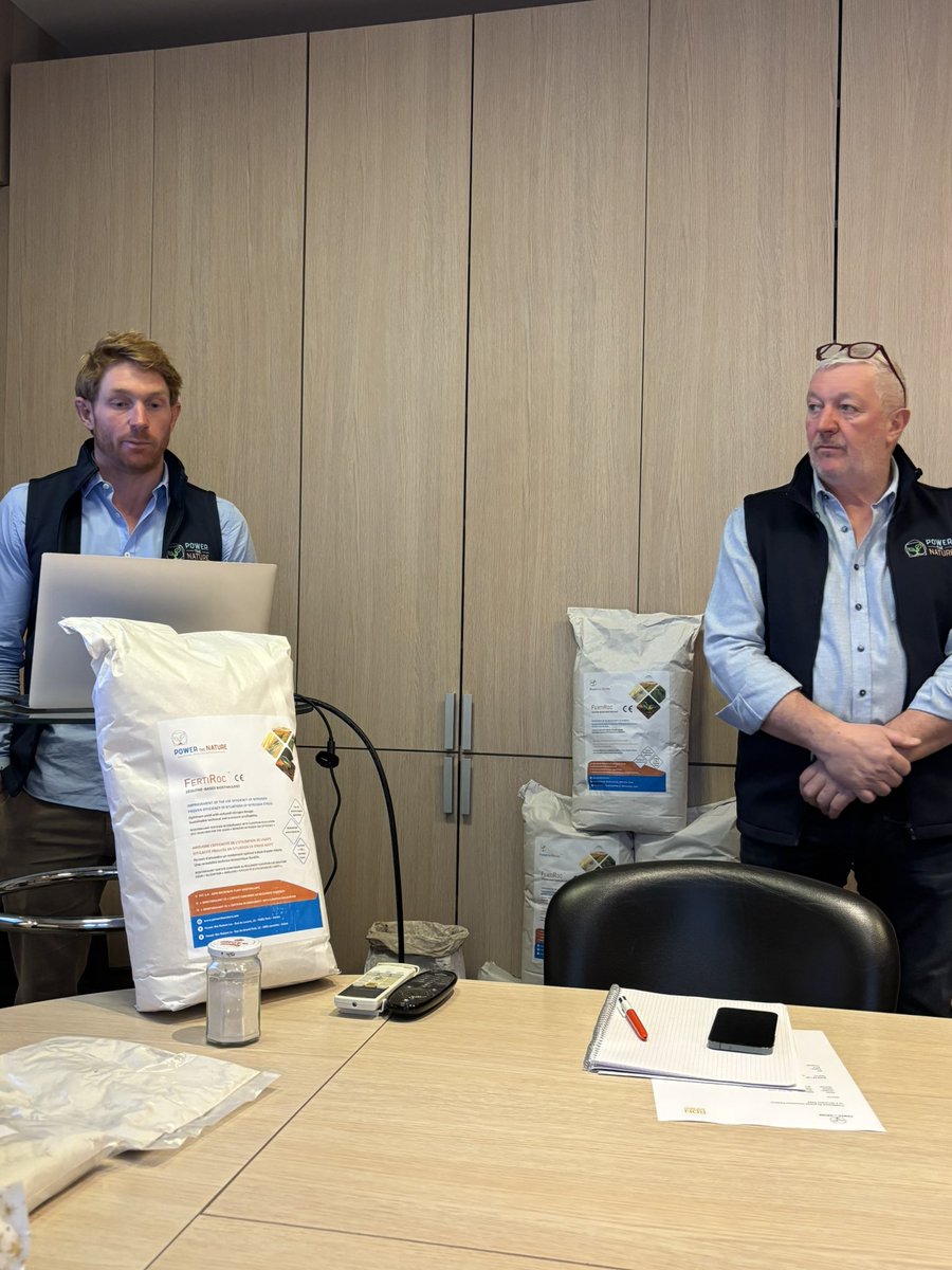 Père et fils fondateur de Fertiroc présente ce nouveau #biostimulant à la #presse #agricole <a href="/AgenceRDN/">AgenceRDN</a>