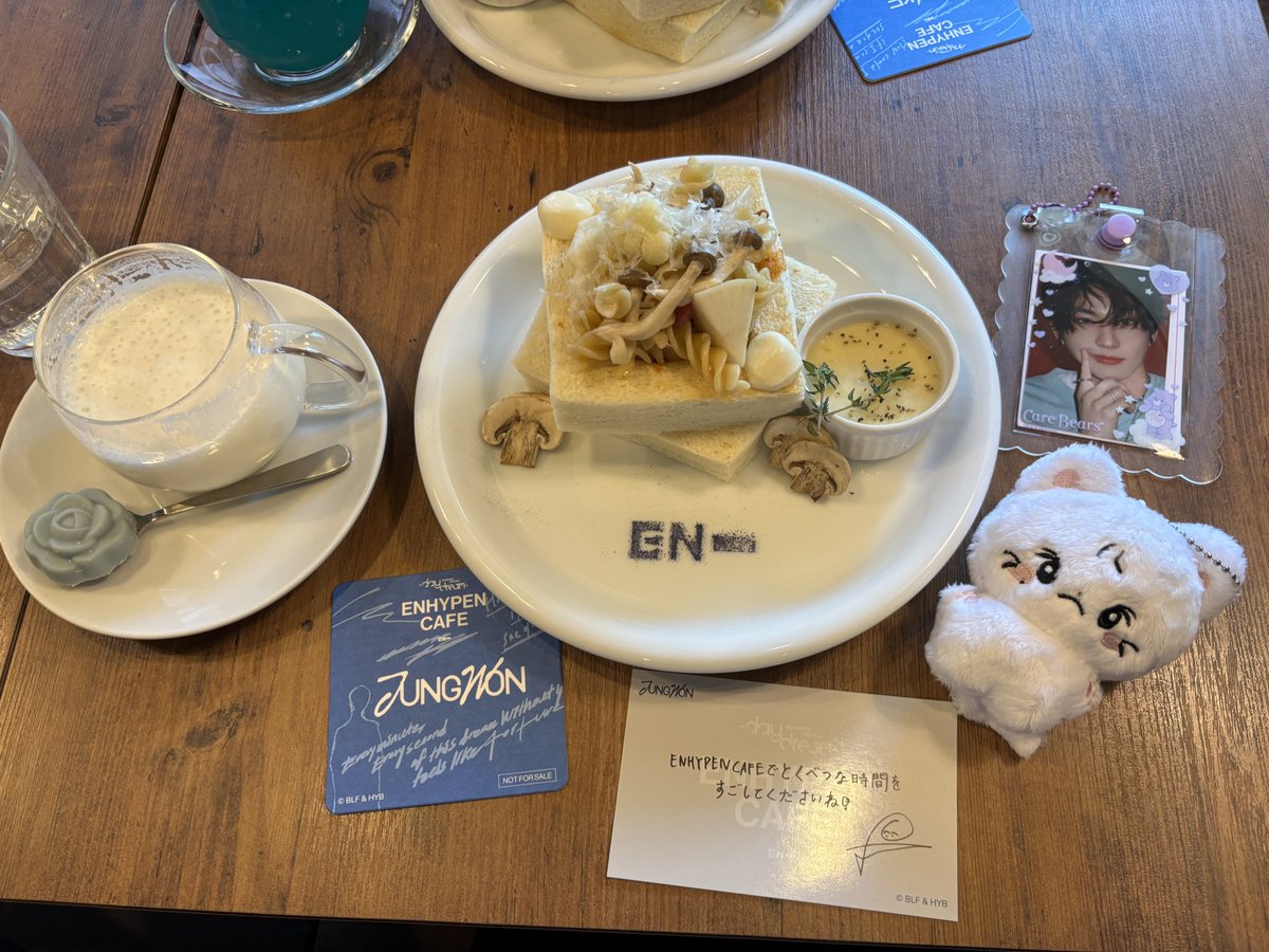 koha1363763's tweet photo. ENHYPEN CAFEに行ってきた☕️💗
美味しかったし幸せ空間でした✨

そしてこのジョンウォンやばすぎて、でもランダム、、って悩んで購入したらきてくれたー😭😭😭❤️
キッチンに置いて家事頑張る事にする🔥😂

#ENHYPEN
#ENHYPENCAFE https://t.co/R8a7wmCPgX