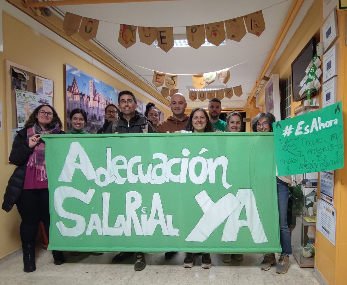 DieguSG's tweet photo. Salimos de Peña Herbosa para sumarnos a los encierros en los centros, y anoche fueron 17 por todo el territorio.
📍 IES Ricardo Bernardo (Valdecilla, Tresmiera).
#EncierroDocente #EsAhora https://t.co/zvQ4vFmPdp