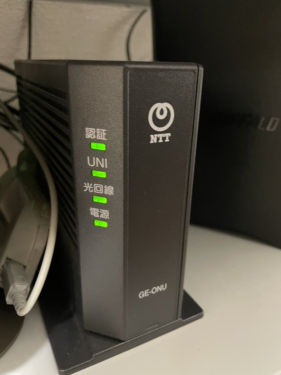 vrsca8's tweet photo. 自宅の光回線が突然切れた。ルーター再起動でも現象かわらず。ルーターの隣にあったONUの「認証」と「光回線」のランプが消灯している…

近くで光回線工事っぽいことしていたのでまさかとは思ったが確認してもらうことに。

ビンゴ！我が家の光ファイバーを断線させていたらしい…

ONUも光り、復活！ https://t.co/Yfs7fGtuA8