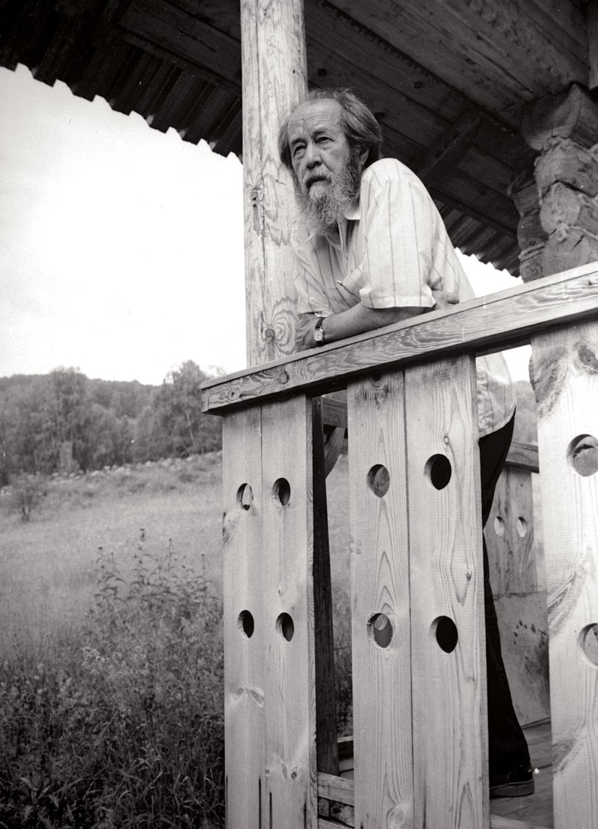 «Sabemos que están mintiendo. Saben que están mintiendo. Saben que sabemos que están mintiendo. Sabemos que saben que sabemos que están mintiendo. Y, sin embargo, siguen mintiendo.»

— 𝐴𝑙𝑒𝑘𝑠𝑎𝑛𝑑𝑟 𝑆𝑜𝑙𝑧ℎ𝑒𝑛𝑖𝑡𝑠𝑦𝑛