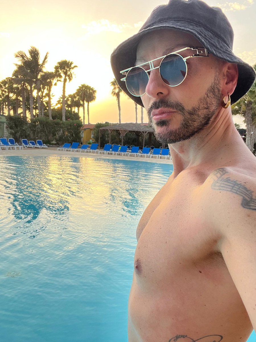 SaviGaldi's tweet photo. Datemi un Mare e un tramonto 

#boys #men #man #roma #italy #italian #body #guy https://t.co/NgmSwOOPGA