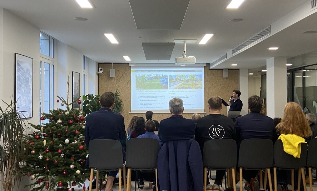 ARP_Astrance's tweet photo. 🚨 En direct du petit-déjeuner sur la Renaturation des zones commerciales : Défis et solutions au regard de la loi climat et résilience🌱

🤝Merci à nos experts Juliette Helme Maxime Dupont et Martin Sénéchal

👉 Le replay sera disponible prochainement sur notre site internet https://t.co/gyst9YuVb9