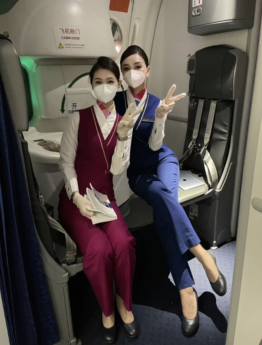 ningjingCC's tweet photo. 努力工作 #空姐 https://t.co/M50s7Uv7aZ
