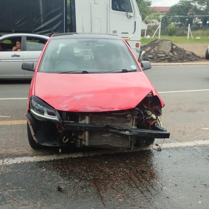 _ArriveAlive's tweet photo. Multiple people injured following a collision involving a four-vehicle crash including a taxi on the R102 https://t.co/wdKwOlGAbQ
#ArriveAlive #Crash #MultipleVehicles #KZNVIP https://t.co/o7ee1ALhIh